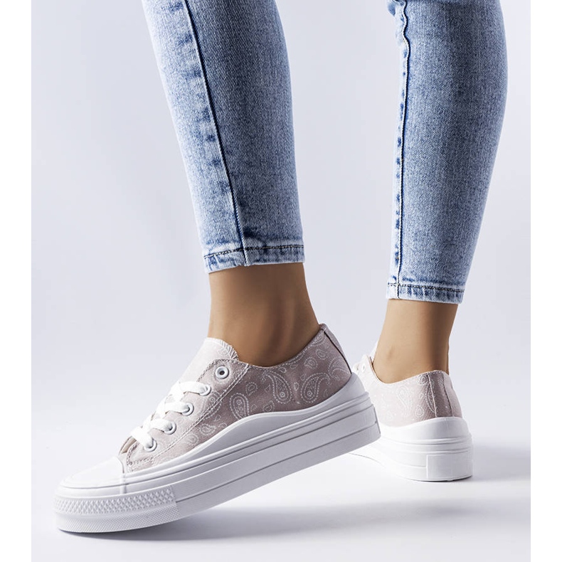 Bélairin harmaat alustalenkkarit 1