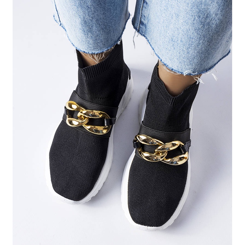 BM Mustat Baptiste tennarit ketjulla 1