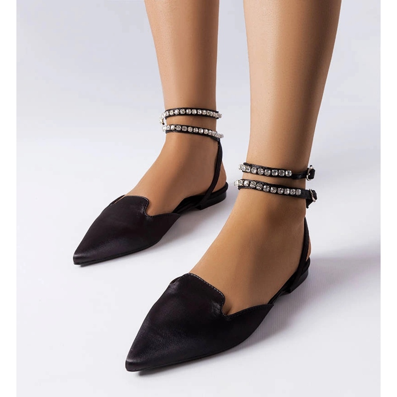 Hewesin mustat sandaalit satiiniviimeistelyllä 1