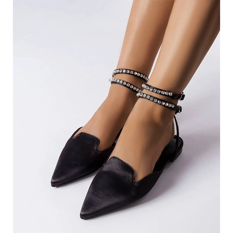 Hewesin mustat sandaalit satiiniviimeistelyllä 2