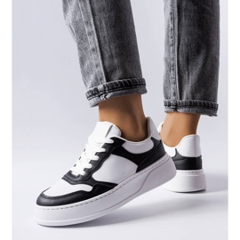 Baronin mustavalkoiset saappaat paksummalla pohjalla valkoinen 1