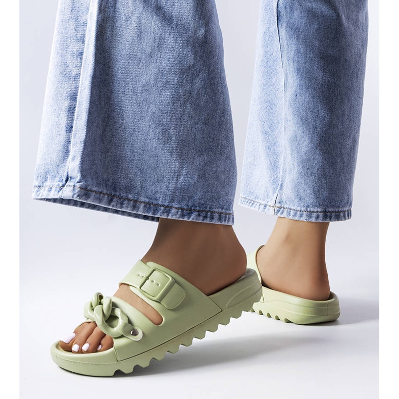 Vihreät kumiset varvastossut 2