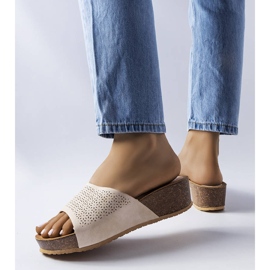 Bourquen beige-harjakattoiset sandaalit 1