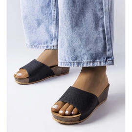 Bourquen mustat harjakkaat kiilaliukukappaleet 1