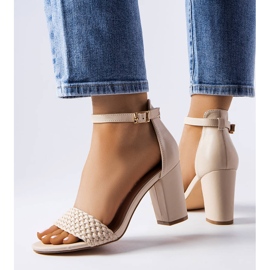 Evento Oliveirinhasin beige-kudotut sandaalit 2