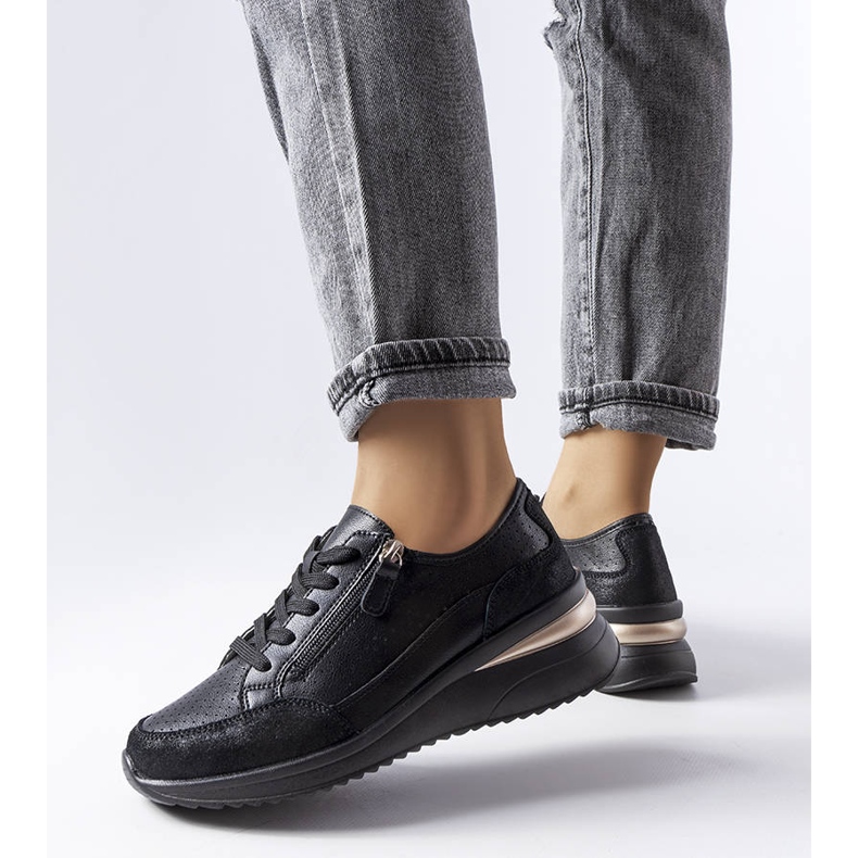 Mustat harjakattoiset nahkakengät Fleurilta 2