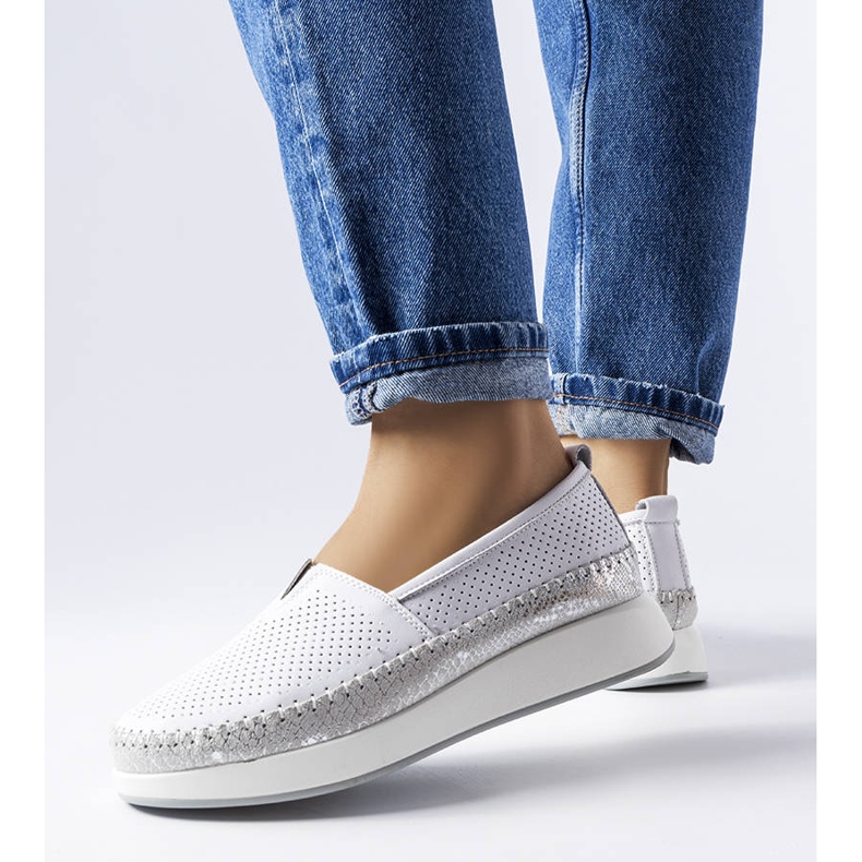 Harmaat harjakattoiset kengät Noruegalta 1