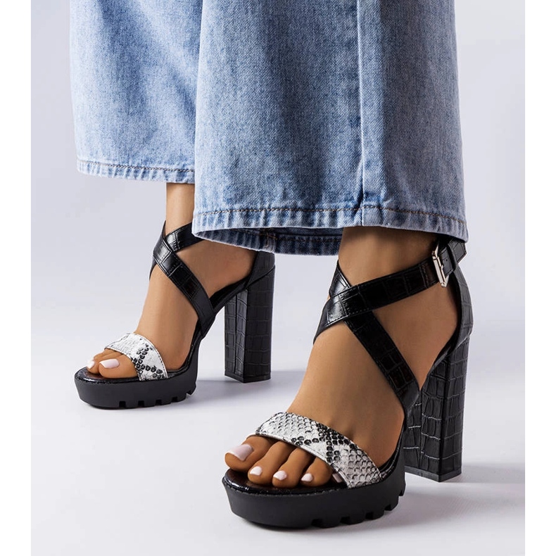 Trépanierin valkoiset käärmekuvioiset sandaalit valkoinen 1