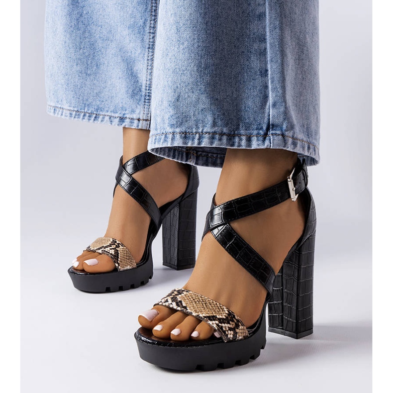 Trépanierin ruskeat käärmekuvioiset sandaalit 1