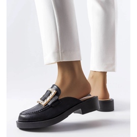 Columbuksen mustat varvastossut, joissa on sisäänrakennettu kärki 1