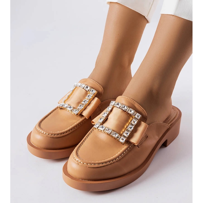 Columbuksen ruskeat liukumäet, joissa on sisäänrakennettu varvas 1