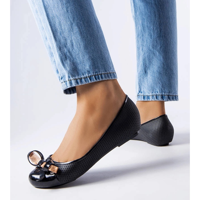 Mustat balerinat koristeltu Harlingen-rusetilla 1