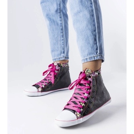 Mustat kukkaiset nilkkurit Marphisalta 1