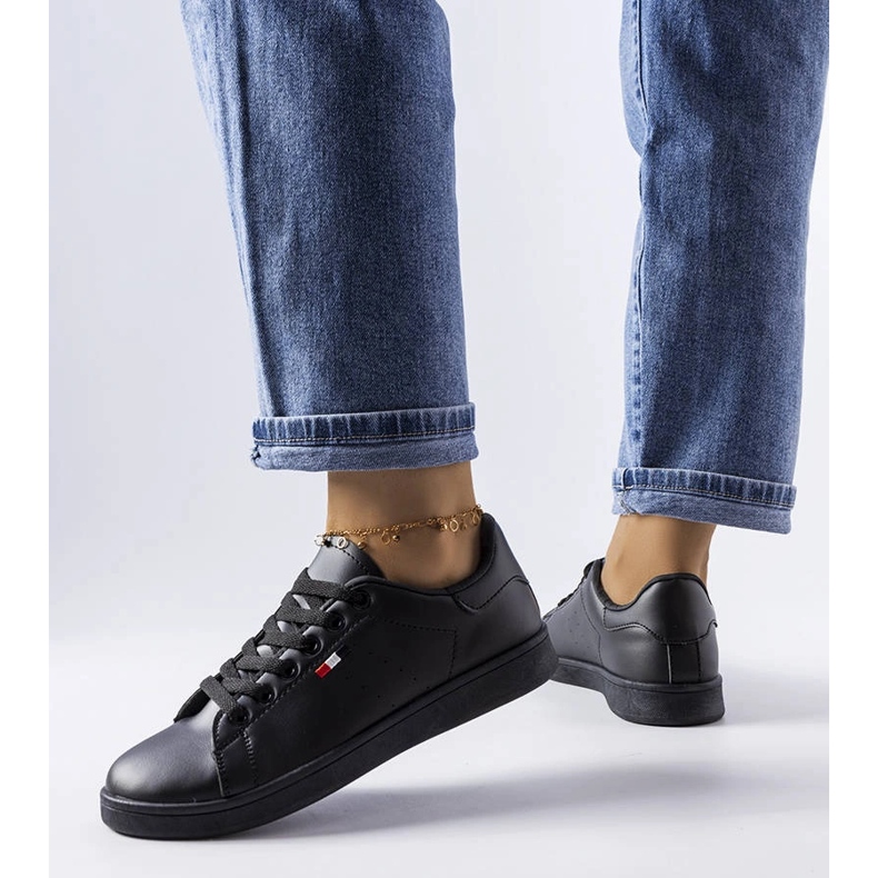 Mothén mustat ekologiset lenkkarit 1