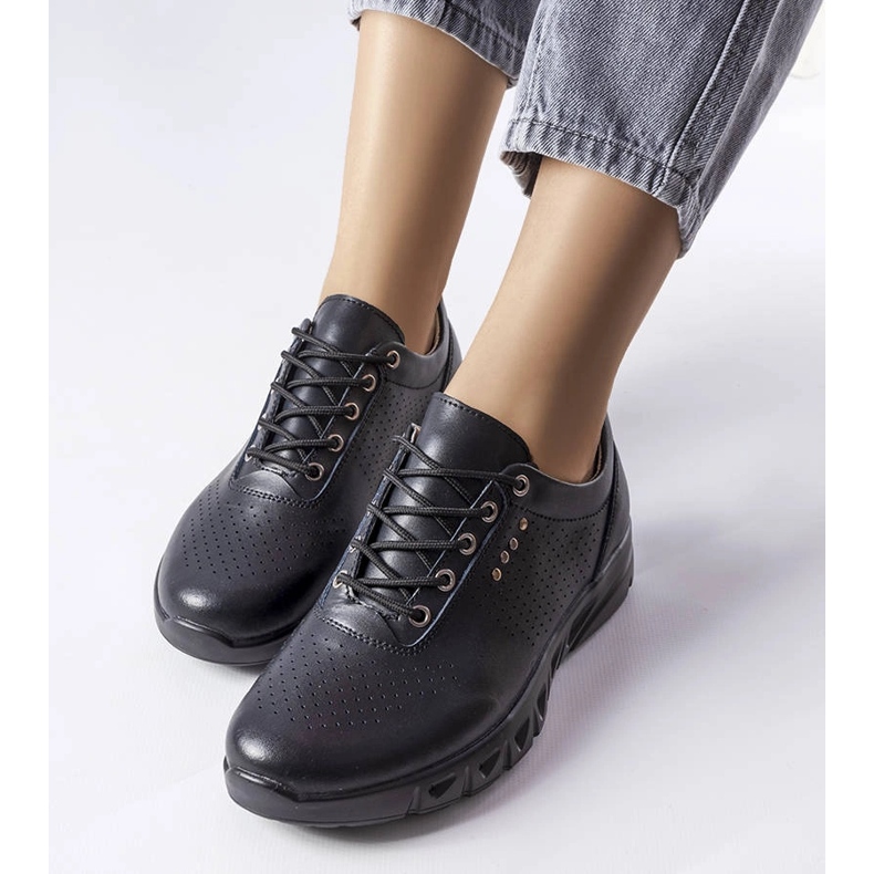 Brodeurin mustat harjakattoiset nahkaiset broguet 1