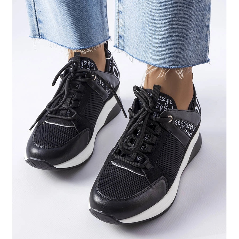 Mustat Vinceza-lenkkarit 1