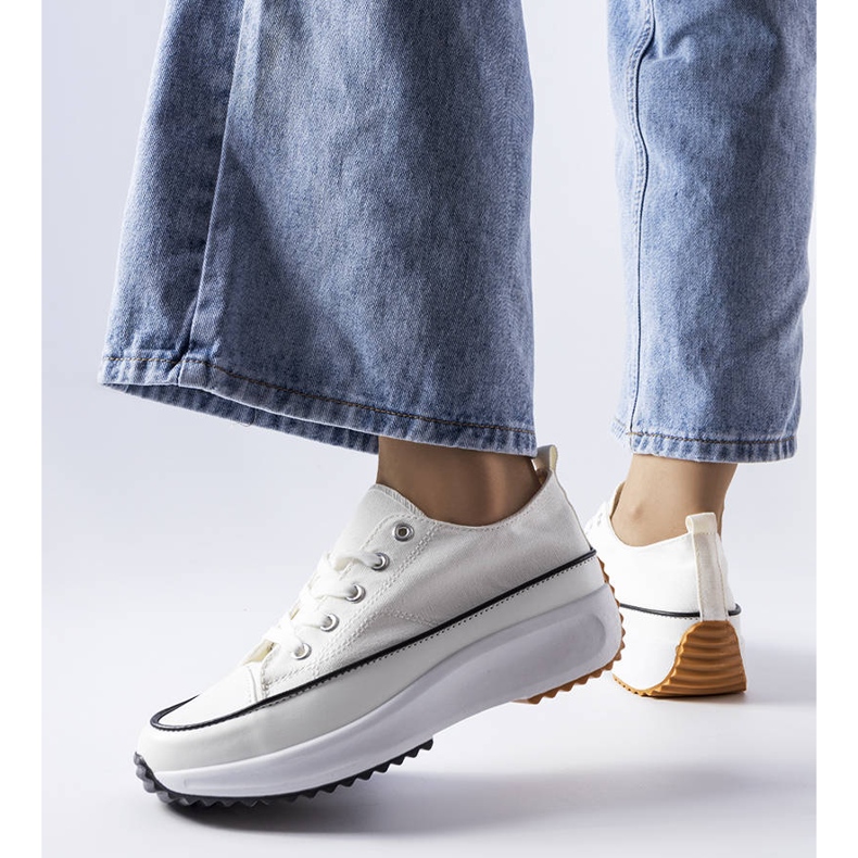 Valkoiset urheilulenkkarit McKeylor-alustalla valkoinen 1