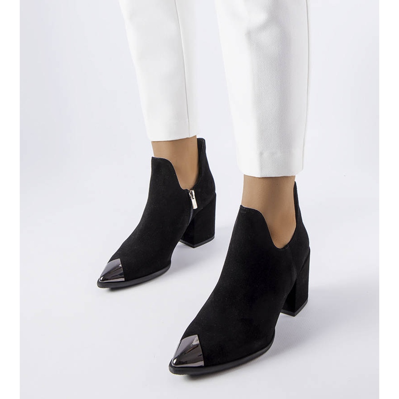 Karinon mustat nahkasaappaat 1