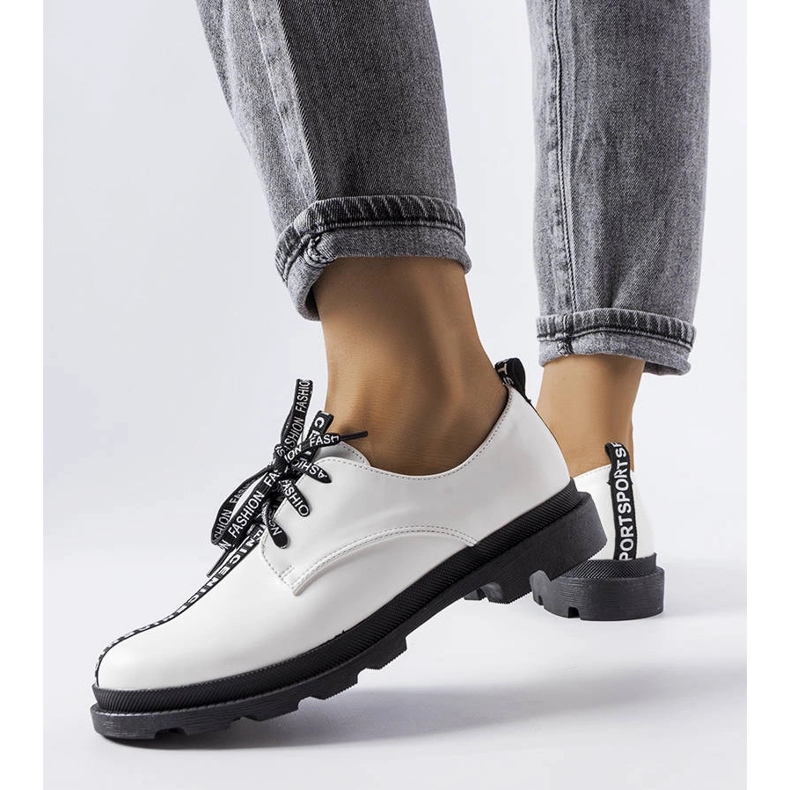 Hanifanin valkoiset broguet kontrastipohjalla valkoinen 1