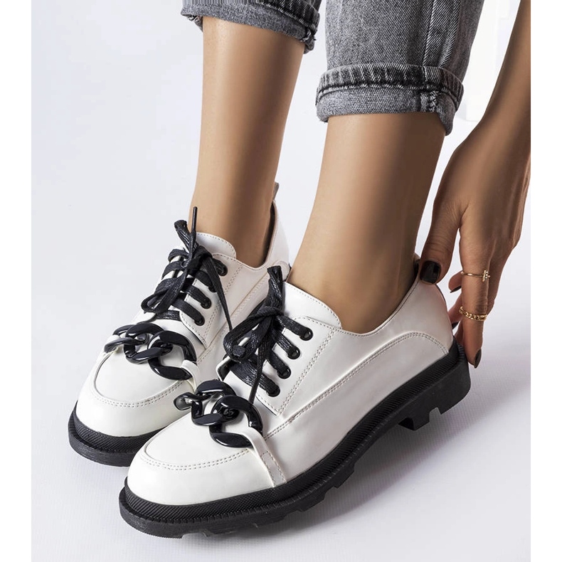 Allainin valkoiset brogues ketjulla valkoinen 1