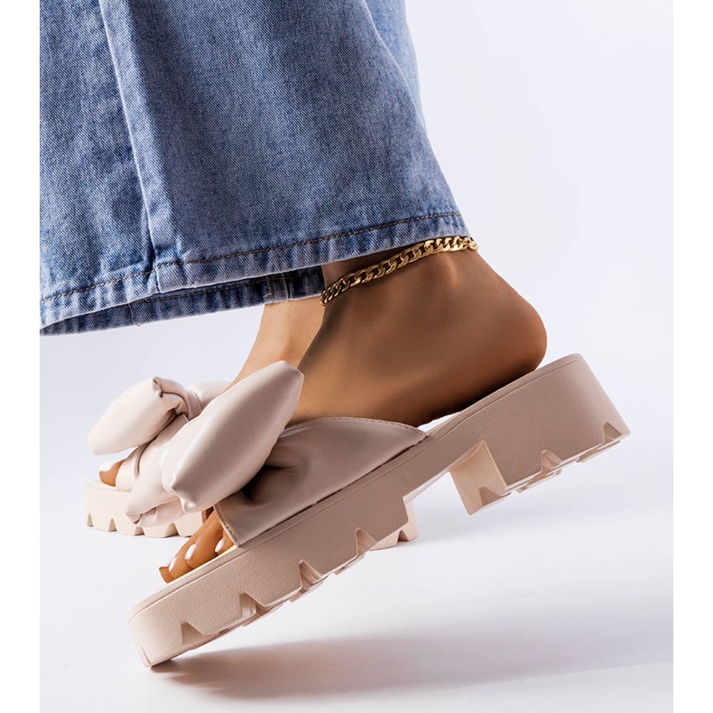 Bossén beigenväriset traktoripohjat 2