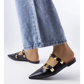 Ruckmanin mustat teräväkärkiset sandaalit 1