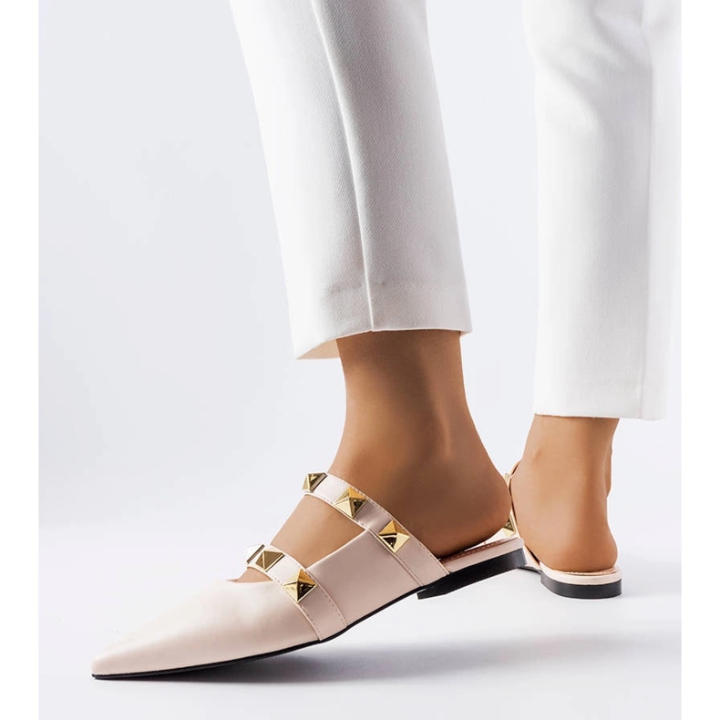 Ruckmanin beigen väriset sandaalit 1