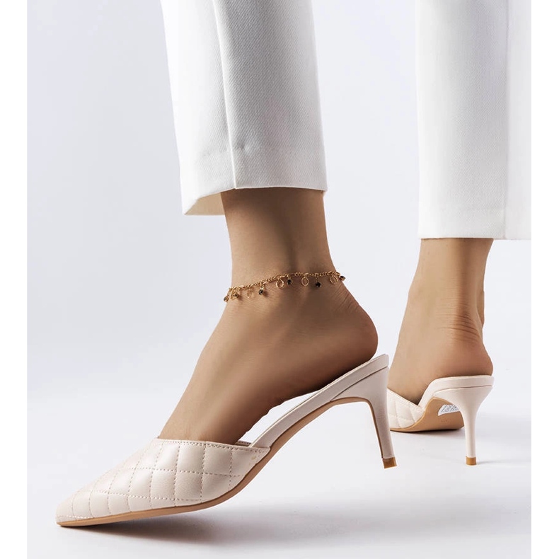 Lambertin beigenväriset tikatut varvastossut 1