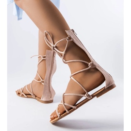 Heliportin beige-solmitut sandaalit 1