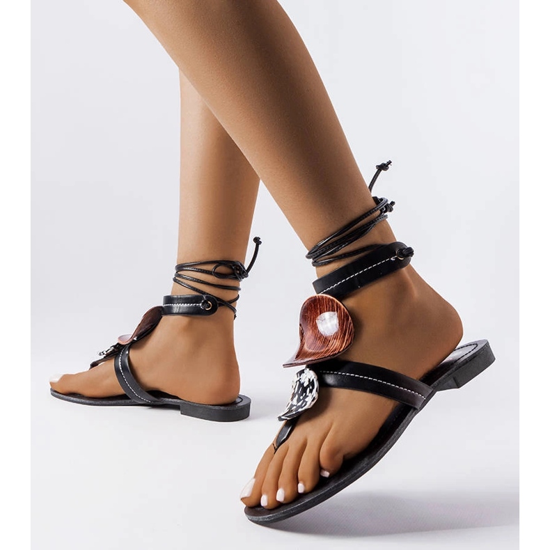 Moinesin mustat koristesandaalit 1