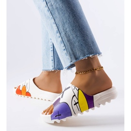 Valkoiset tossut kulutuspinnalla ja painatuksilla valkoinen 2