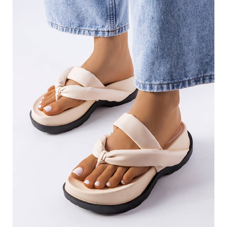 PA1 Lachapellen beigenväriset liukumäet 1