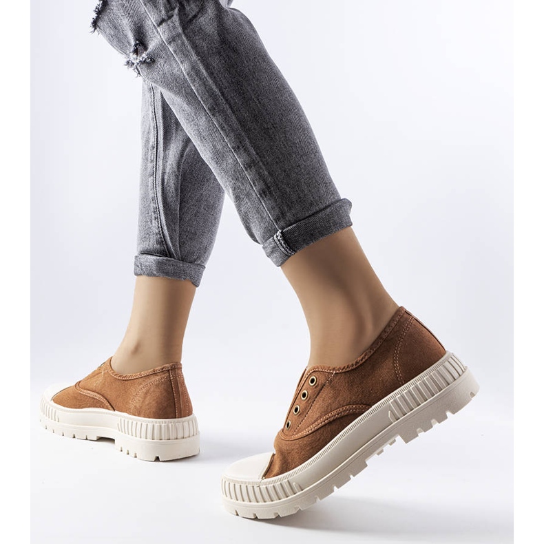 Waltonin ruskeat tennarit 1