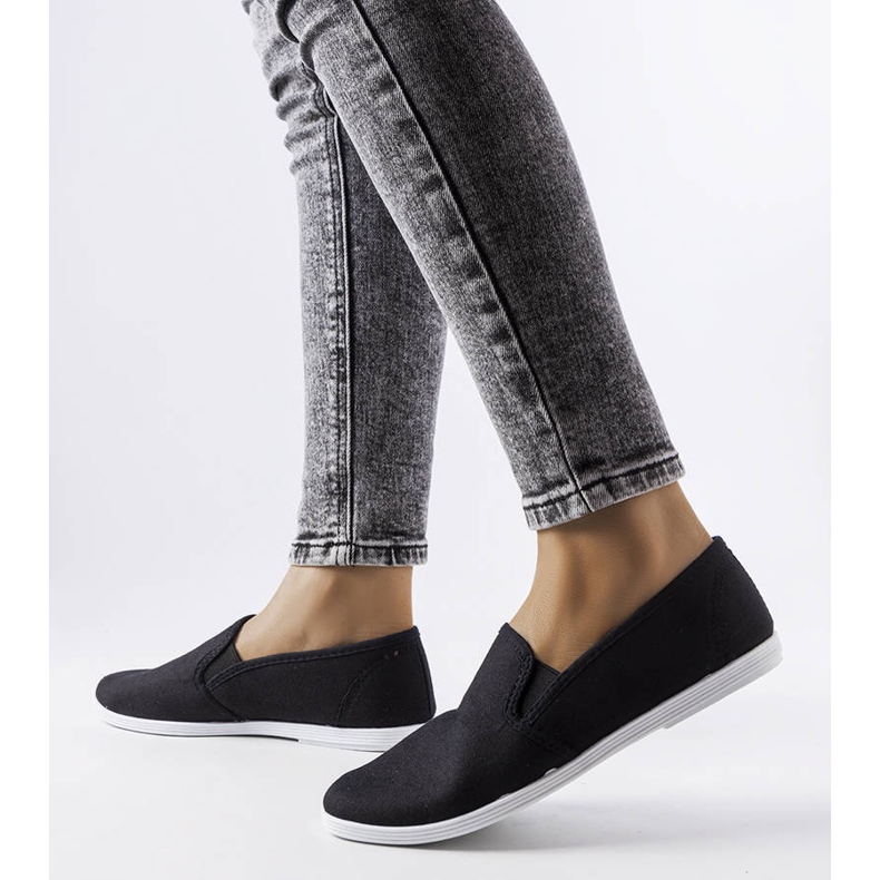 Quincyn mustat tekstiililenkkarit 1