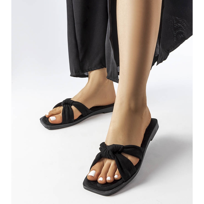 Inna Pride mustat tossut ekologisesta mokkasta 1