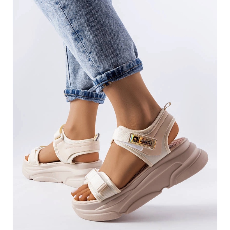 News Tampan beigen urheilulliset alustasandaalit 1