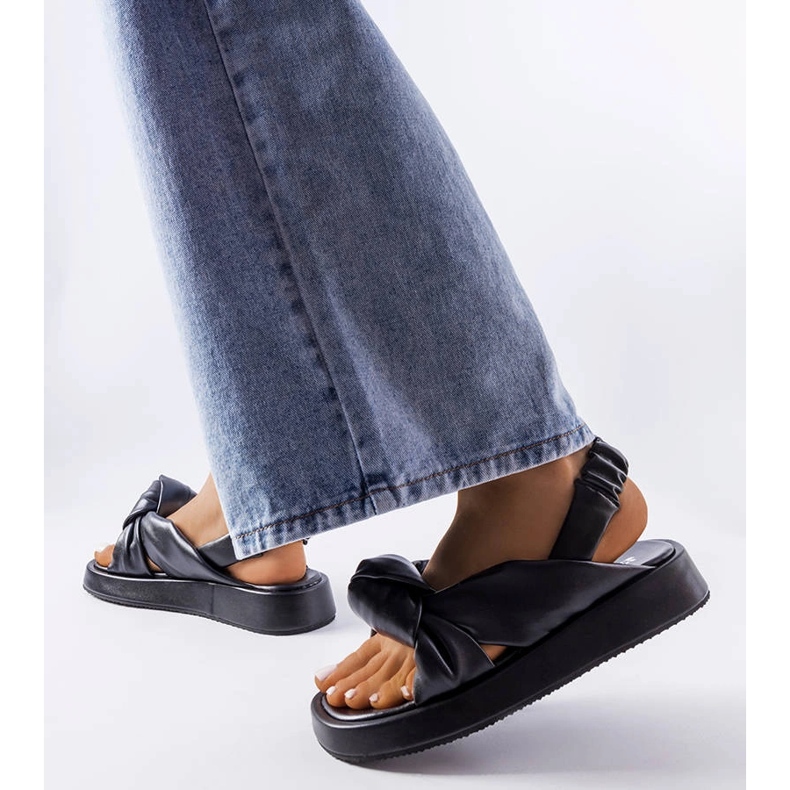 Clarice mustat kiila sandaalit 2