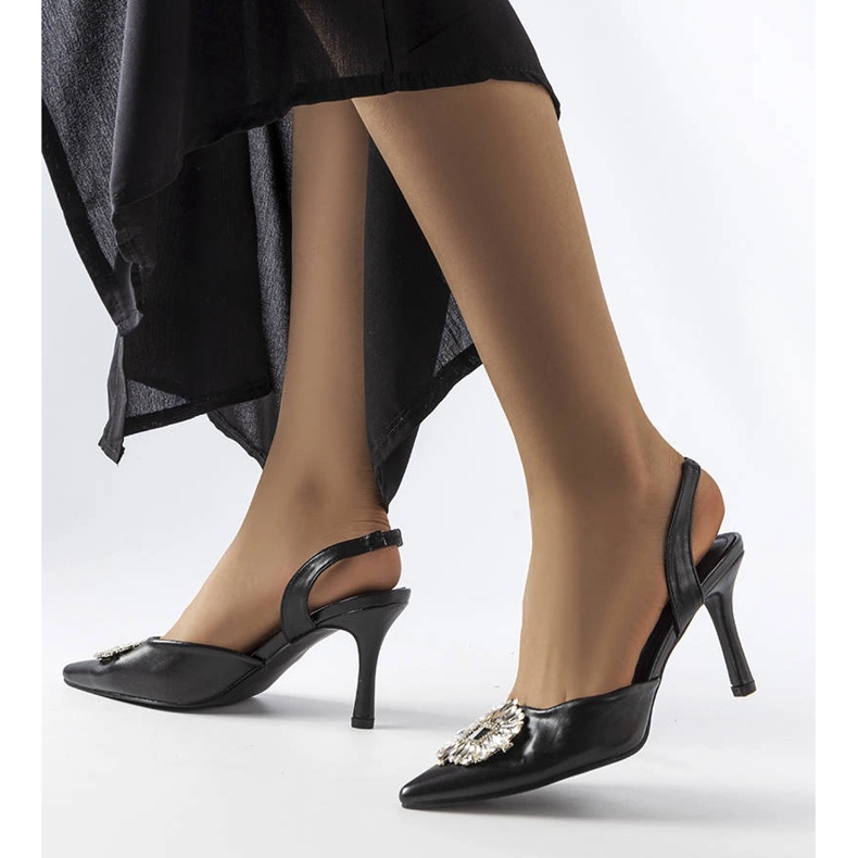 Moïsen mustat tekojalokivipumput 1