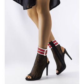 Glon mustat pinssit verkkopäällyksellä 1