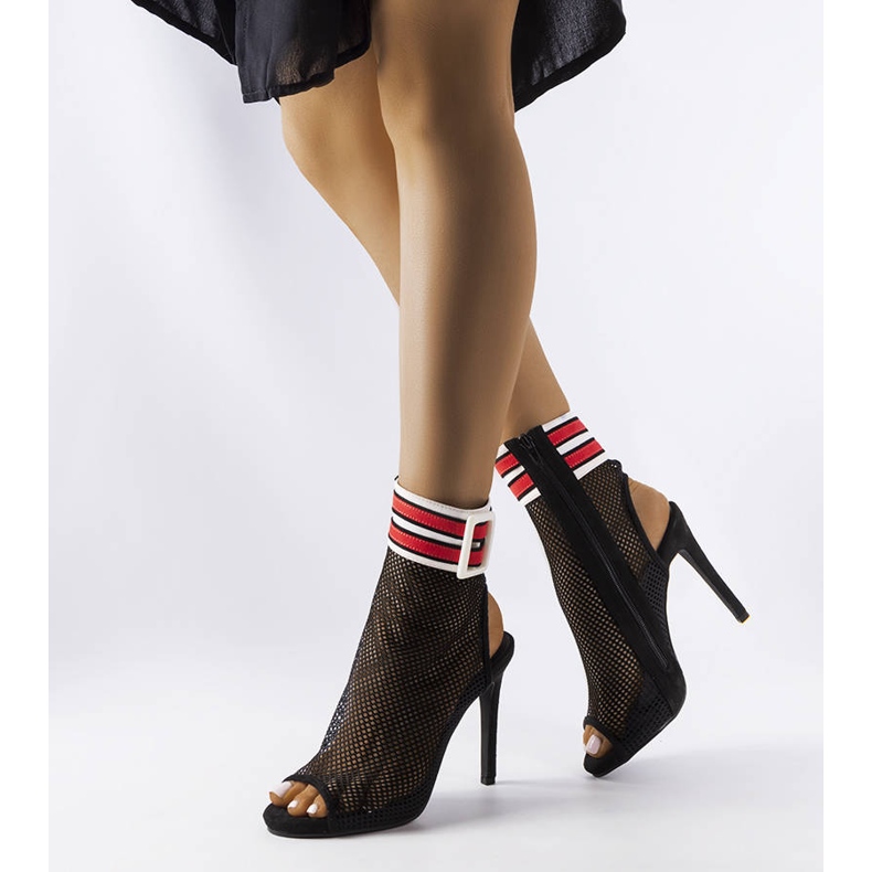 Glon mustat pinssit verkkopäällyksellä 1