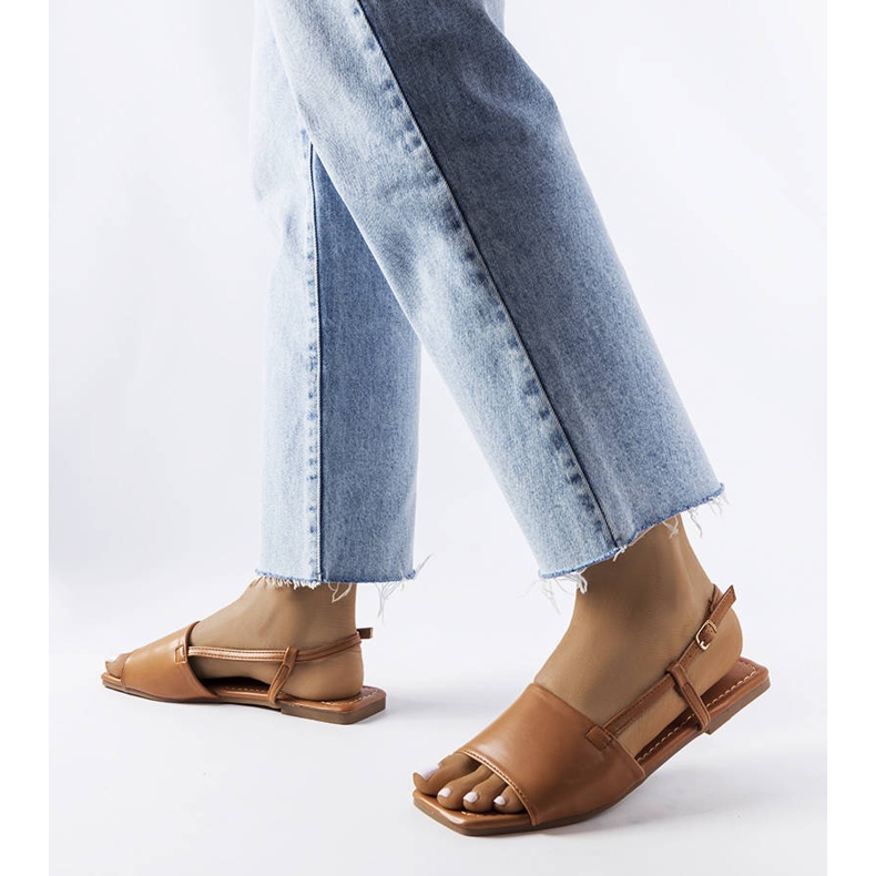 Locustin ruskeat neliömäiset sandaalit 1