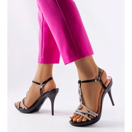 Angélilin mustat strassikivikorkoiset sandaalit 1