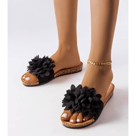 Mustat tossut koristeltu kukilla 1