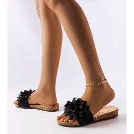 Mustat tossut koristeltu kukilla 2