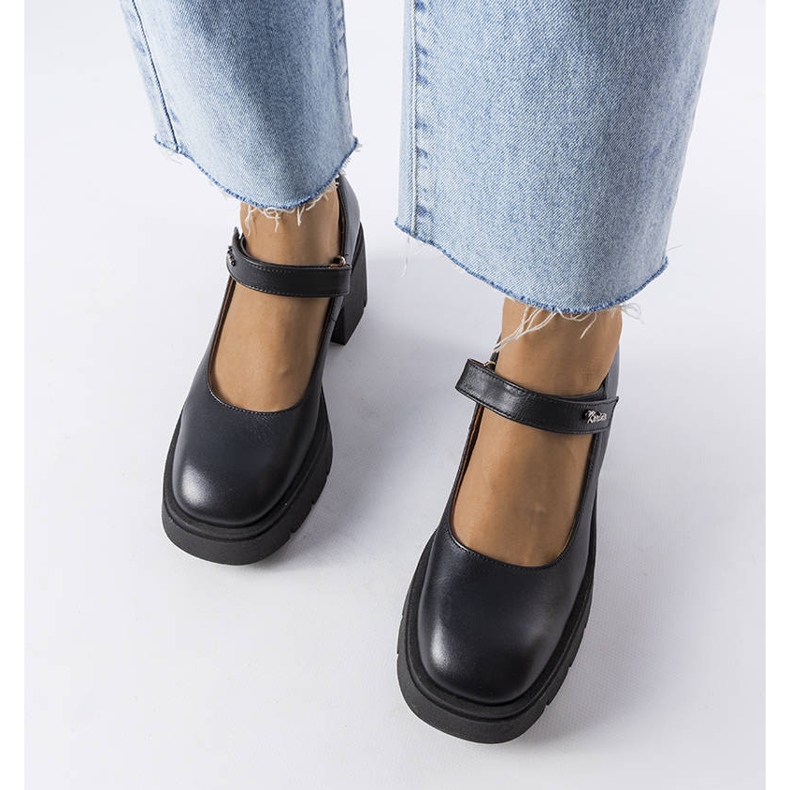 Karinon mustat nahkaiset korkokengät 1