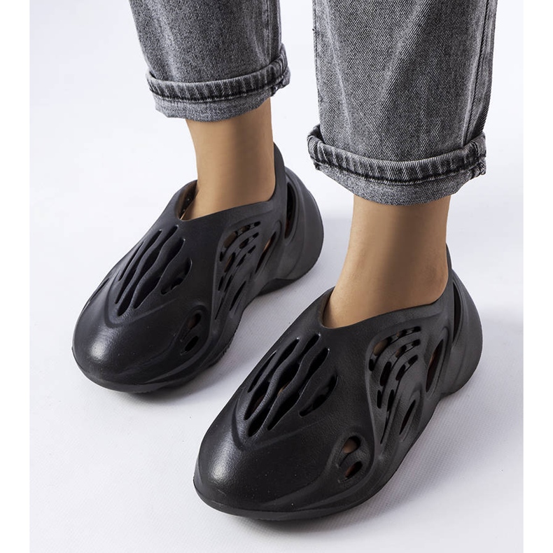 Julienne mustat vaahtomuovilevyt 1