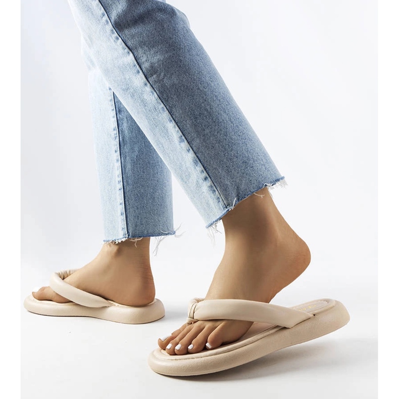 Smithfieldin beigen paksut sandaalit 2