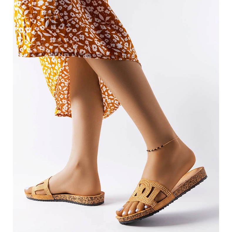 Ruskeat liukumäet koristeltu Lagacé-suihkuilla 1