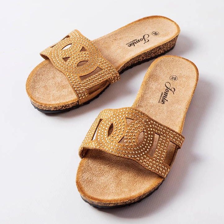 Ruskeat liukumäet koristeltu Lagacé-suihkuilla 2