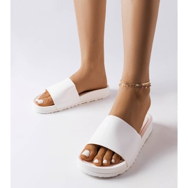 Inna Sabourinin valkoiset kumiliukumäet valkoinen 1